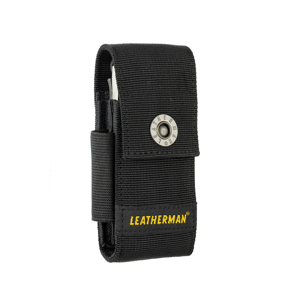 Schwarze Nylonhülle mit Taschen